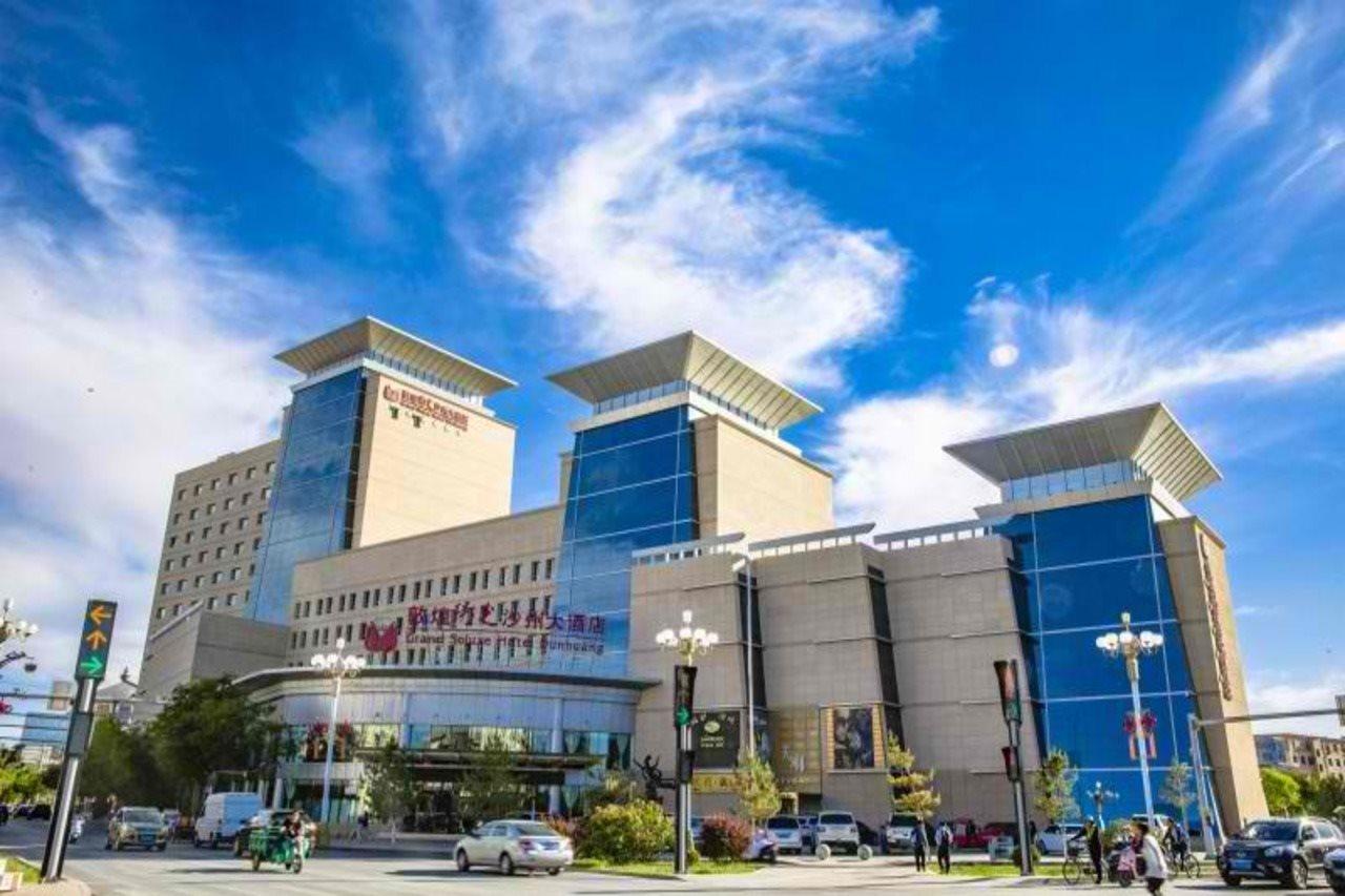 Grand Soluxe Hotel Дунхуан Екстериор снимка