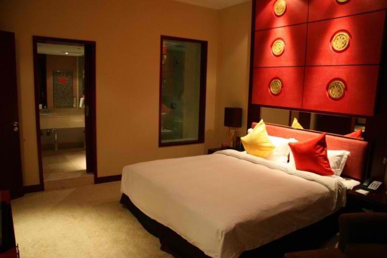 Grand Soluxe Hotel Дунхуан Екстериор снимка