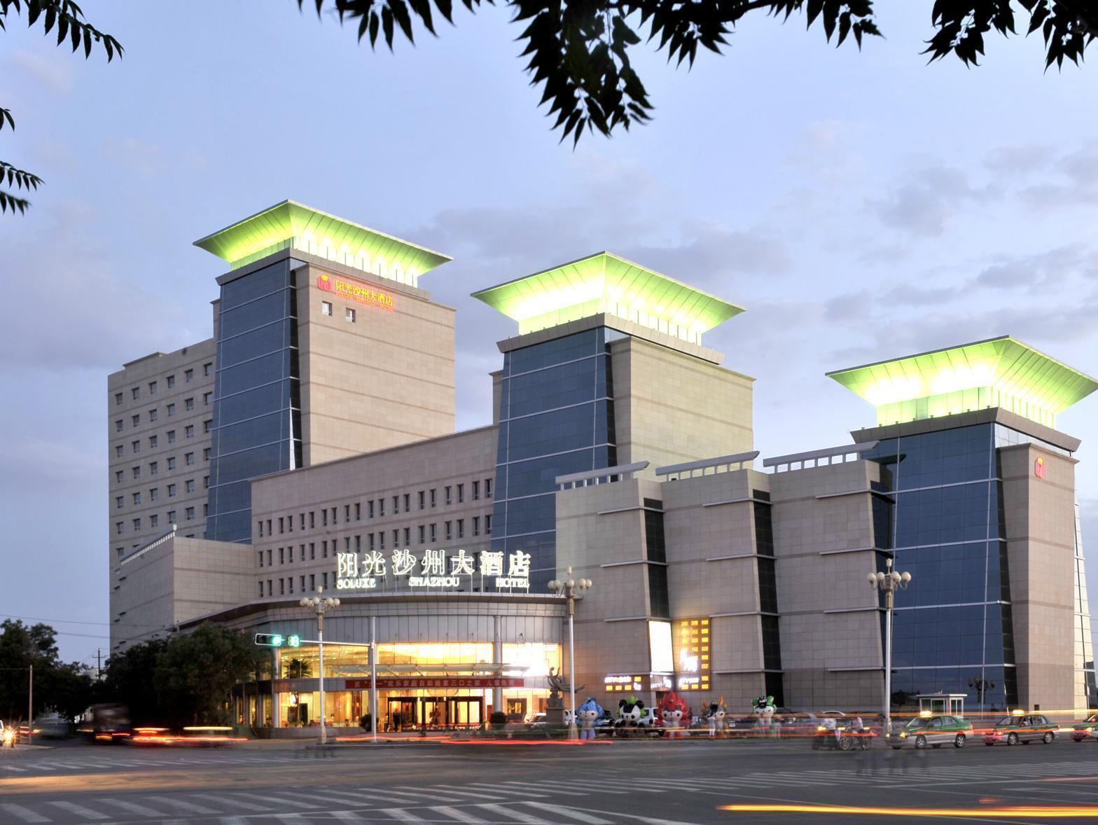 Grand Soluxe Hotel Дунхуан Екстериор снимка