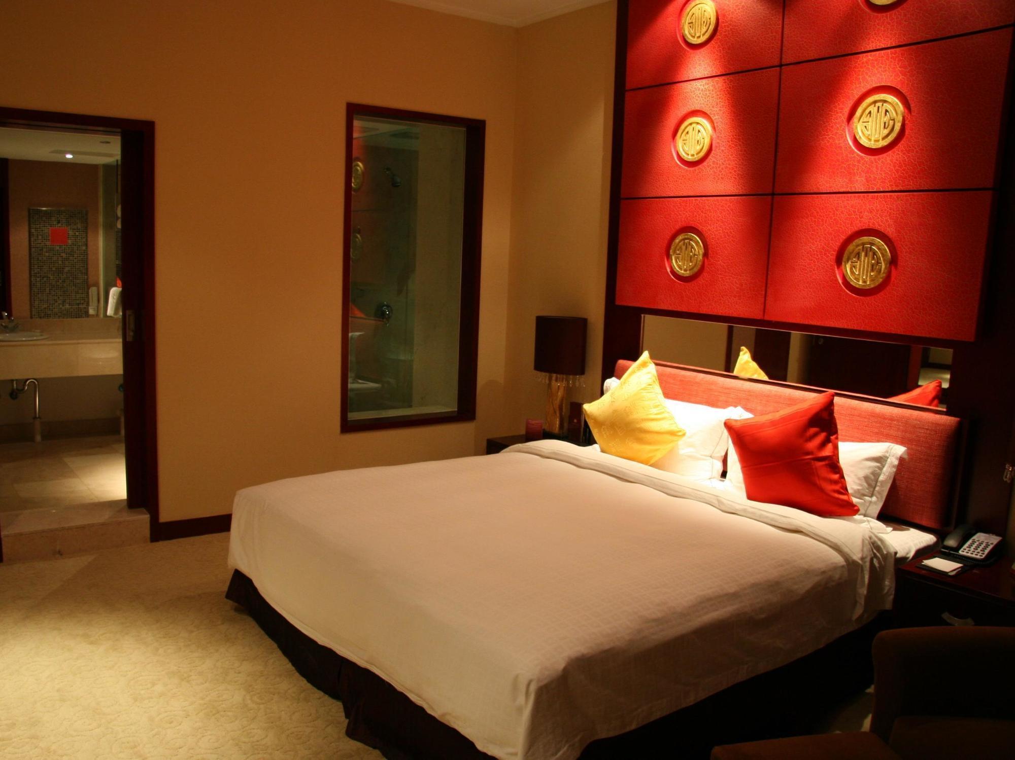 Grand Soluxe Hotel Дунхуан Екстериор снимка