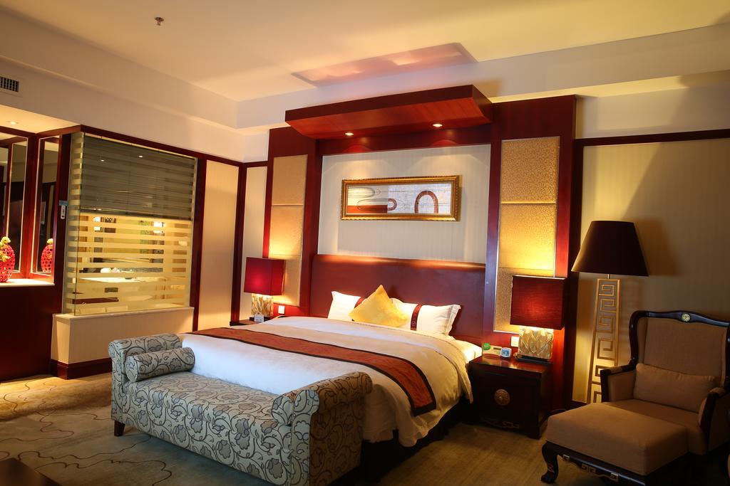 Grand Soluxe Hotel Дунхуан Екстериор снимка