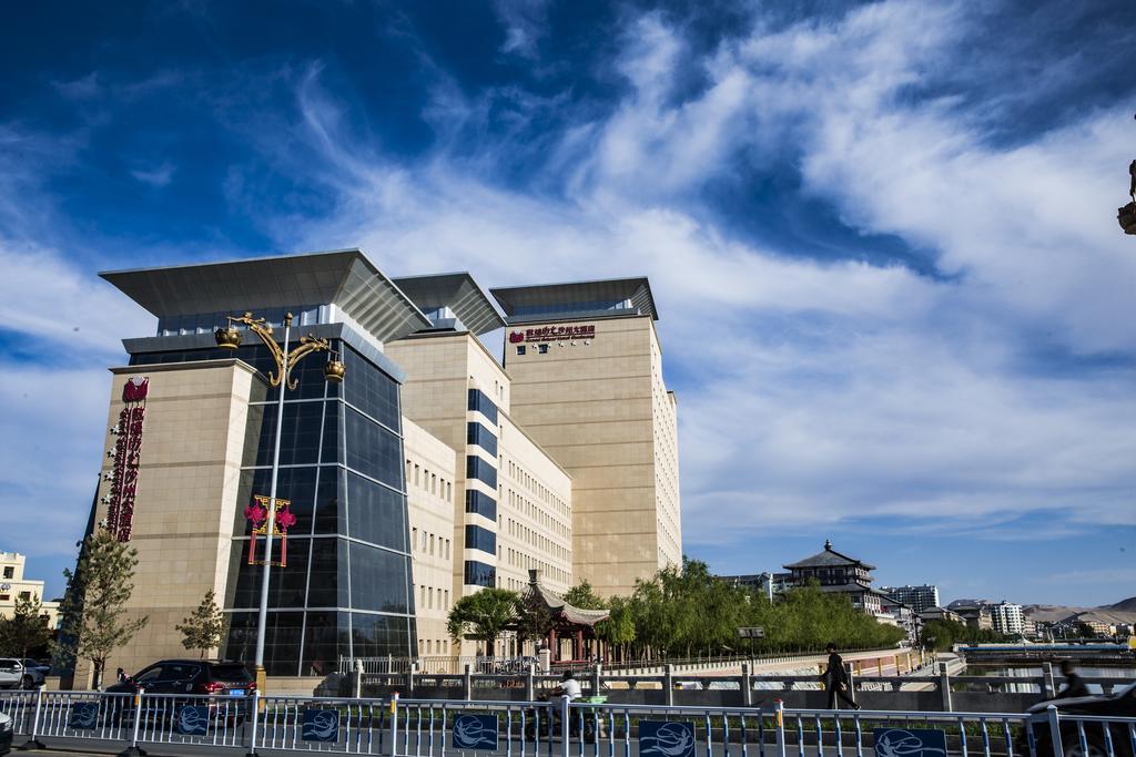 Grand Soluxe Hotel Дунхуан Екстериор снимка