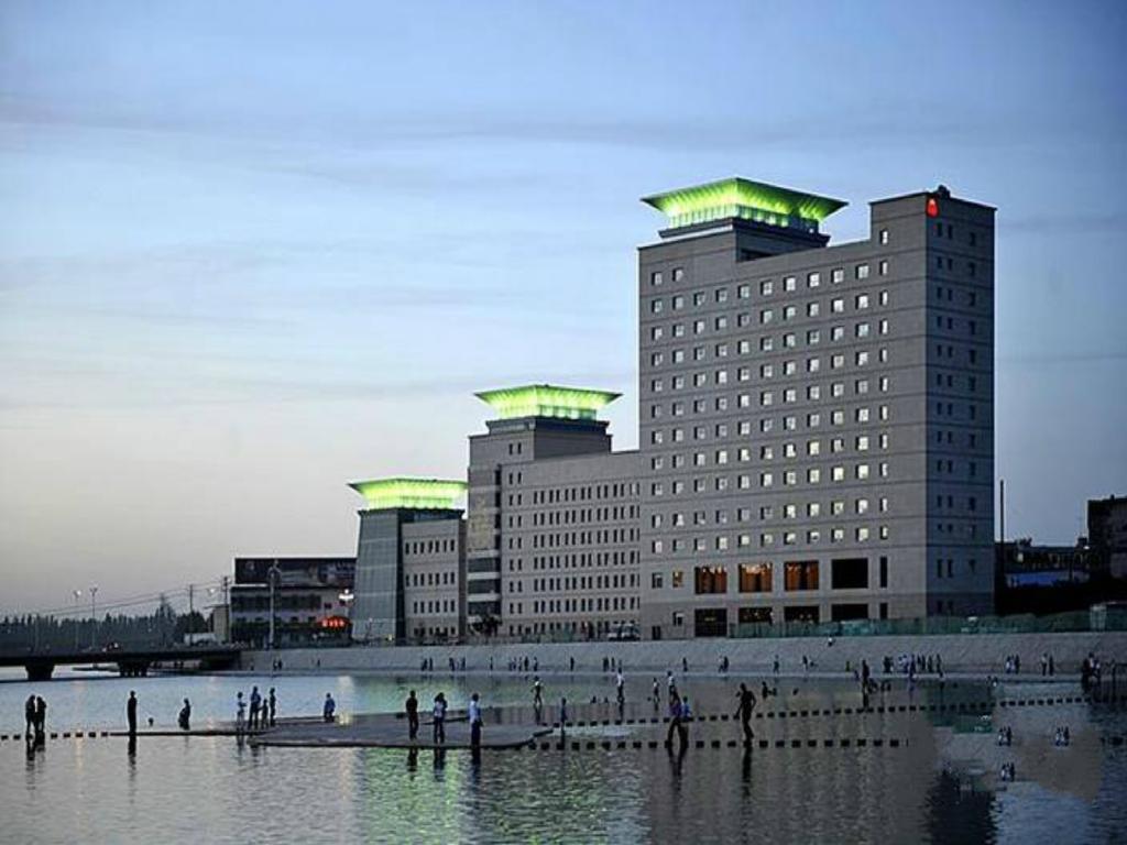 Grand Soluxe Hotel Дунхуан Екстериор снимка