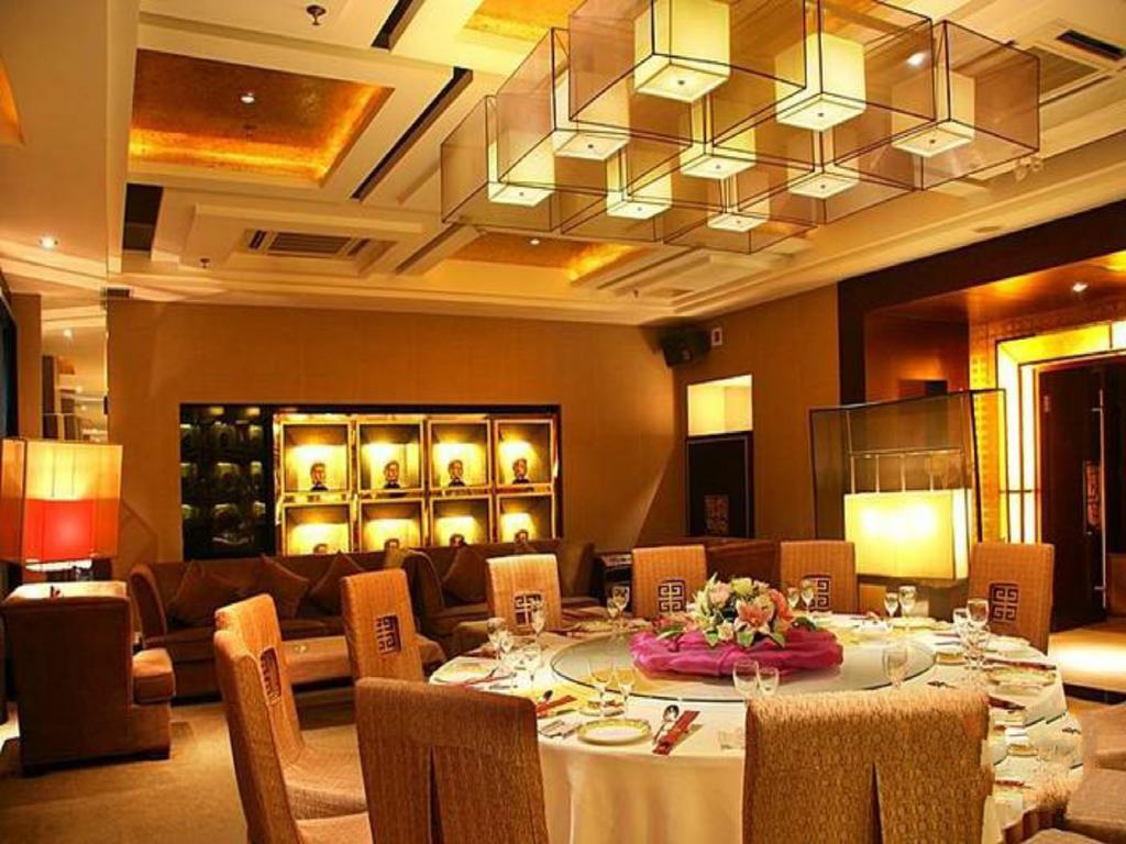 Grand Soluxe Hotel Дунхуан Екстериор снимка